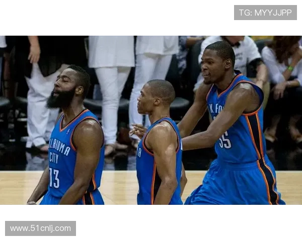 雷霆核心崛起年轻阵容展现无限潜力球队未来前景备受球迷关注 雷霆核心崛起年轻阵容展现无限潜力球队未来前景备受球迷关注