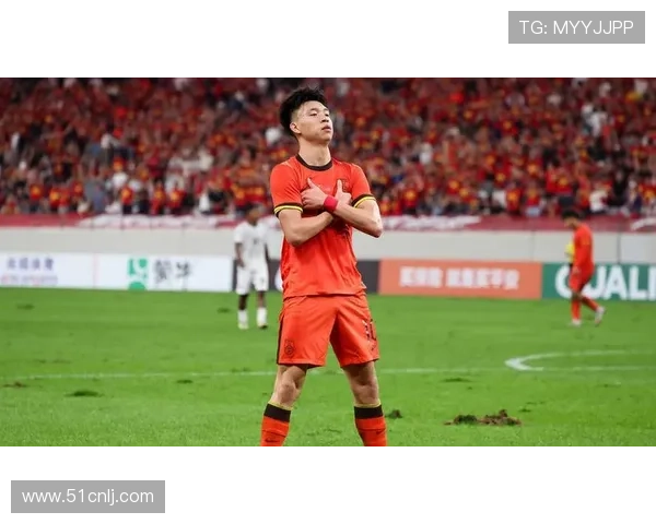 中国足球队备战亚洲杯，新帅李铁力求突破带领队员冲击冠军