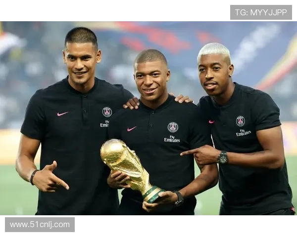 法国足球甲级联赛最新排名榜分析 各队表现与争冠形势深度解析 法国足球甲级联赛最新排名榜分析 各队表现与争冠形势深度解析